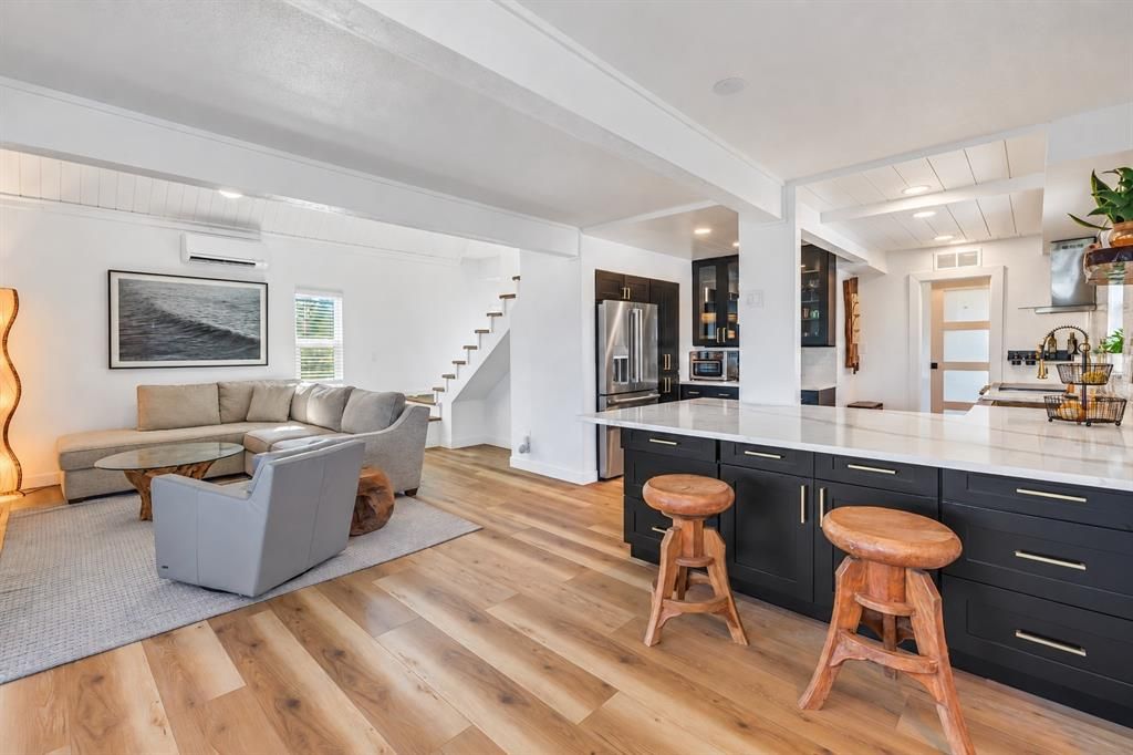 En Venta: $1,600,000 (3 camas, 2 baños, 1690 Pies cuadrados)