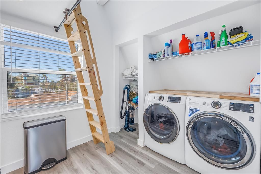 En Venta: $1,600,000 (3 camas, 2 baños, 1690 Pies cuadrados)