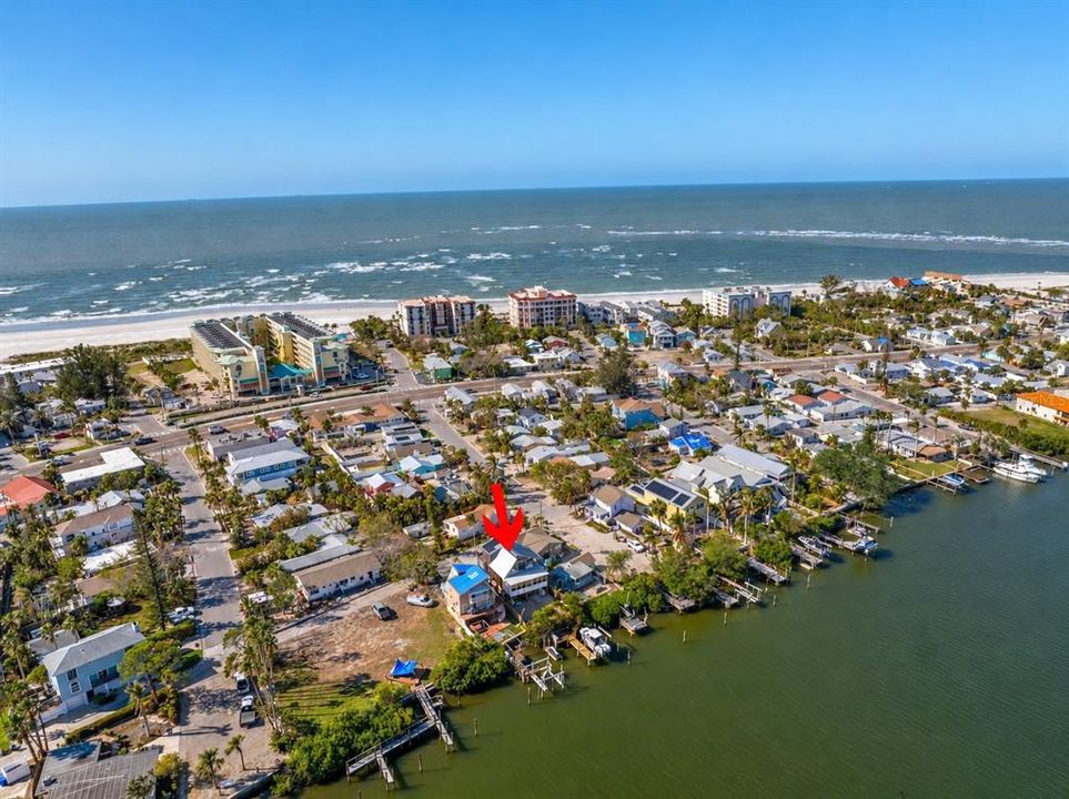 En Venta: $1,600,000 (3 camas, 2 baños, 1690 Pies cuadrados)
