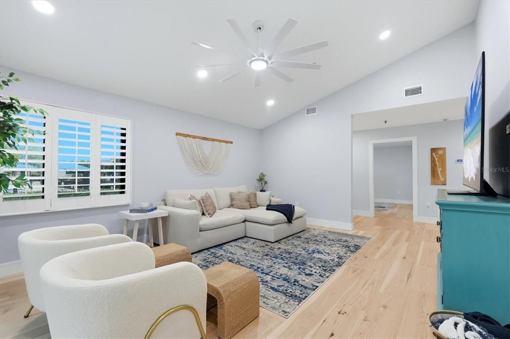 En Venta: $1,450,000 (3 camas, 2 baños, 2204 Pies cuadrados)