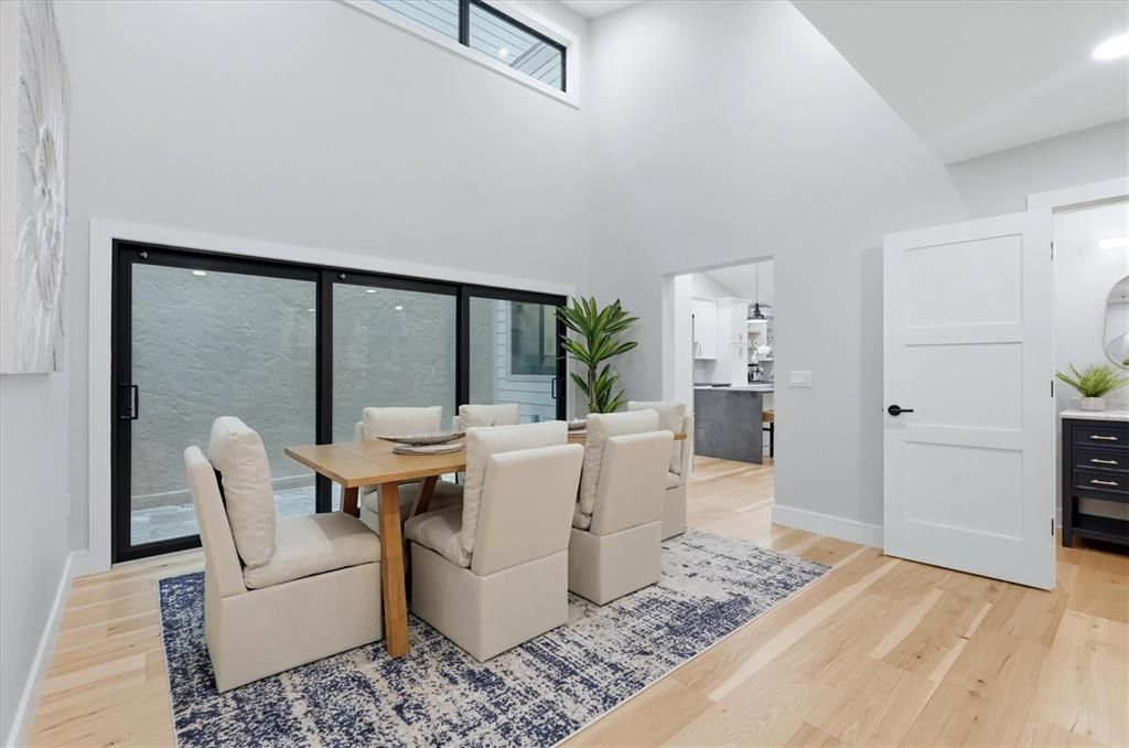 En Venta: $1,450,000 (3 camas, 2 baños, 2204 Pies cuadrados)