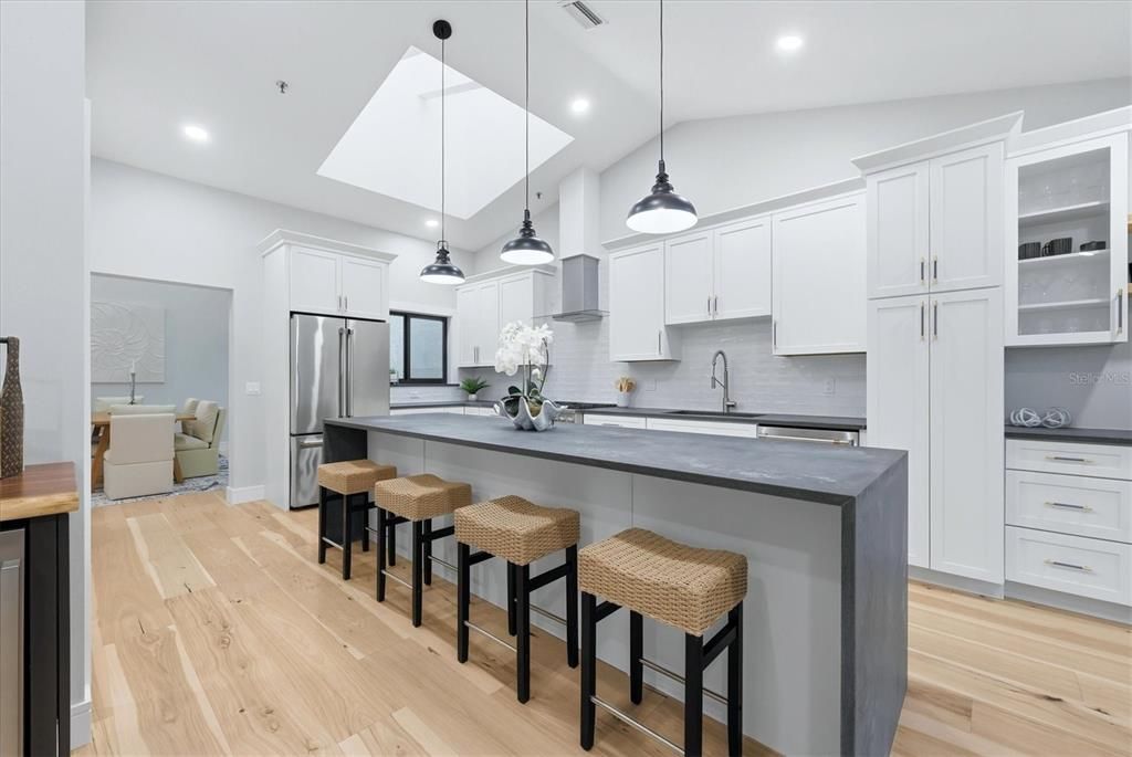 En Venta: $1,450,000 (3 camas, 2 baños, 2204 Pies cuadrados)