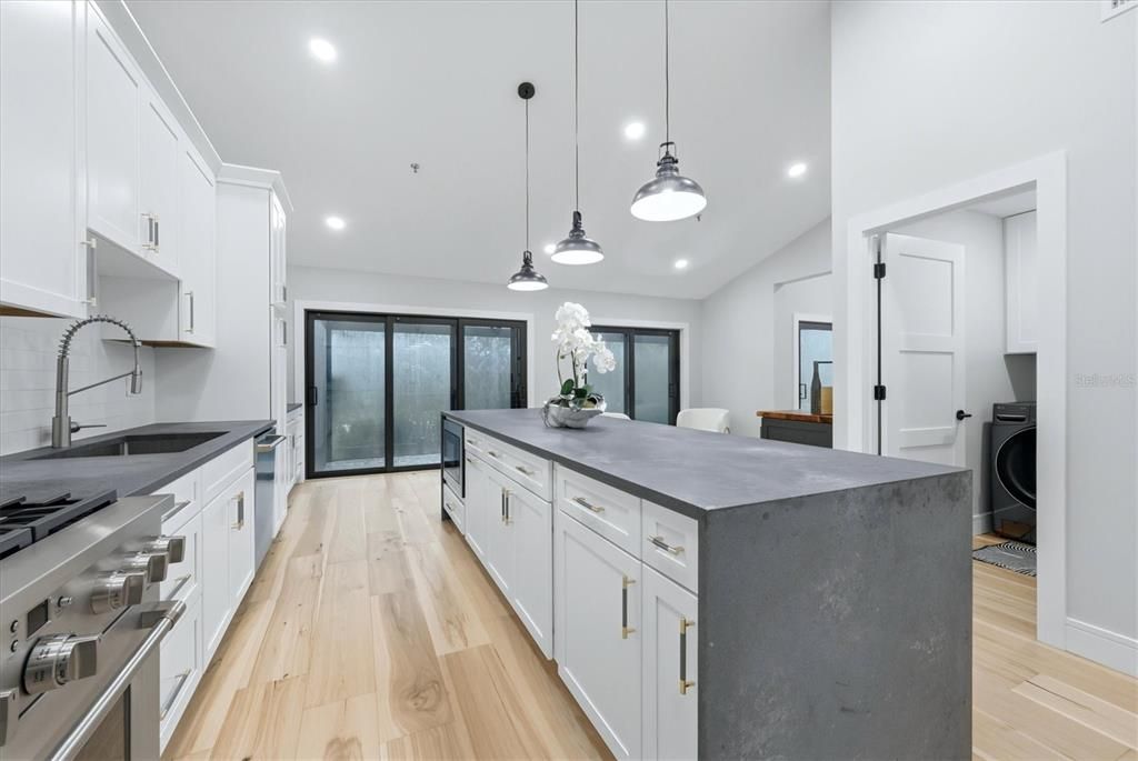 En Venta: $1,450,000 (3 camas, 2 baños, 2204 Pies cuadrados)