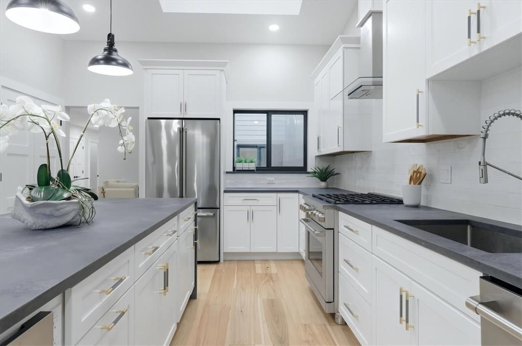 En Venta: $1,450,000 (3 camas, 2 baños, 2204 Pies cuadrados)