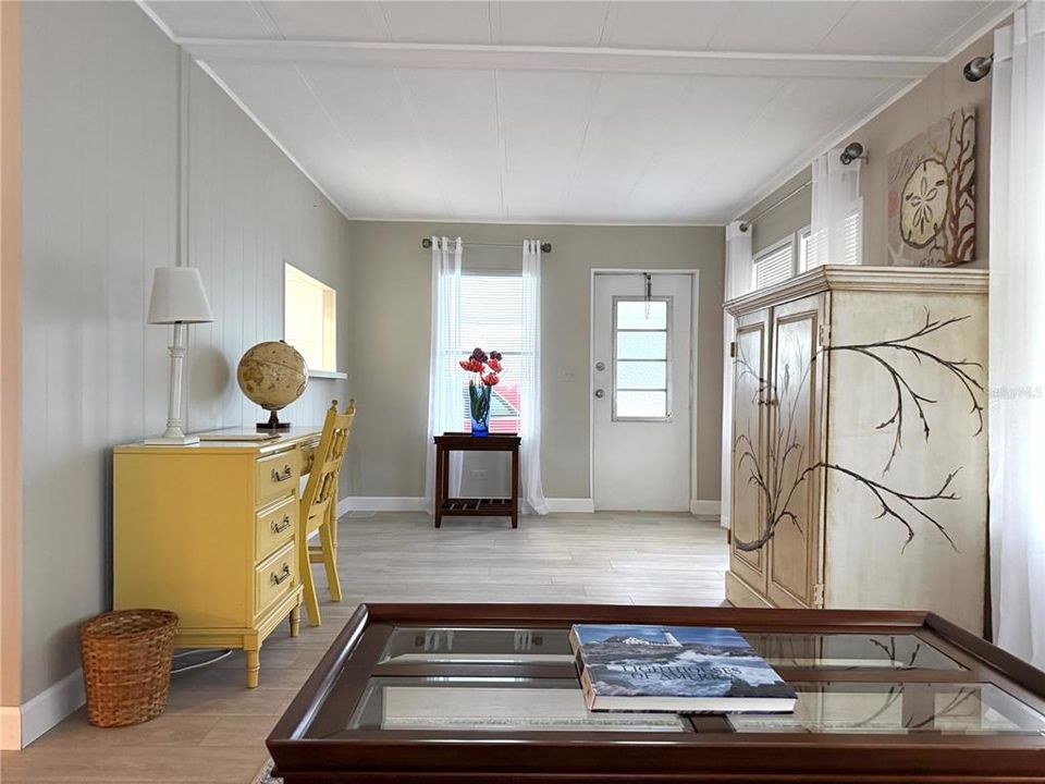 На продажу: $159,000 (2 спален, 2 ванн, 1372 Квадратных фут)