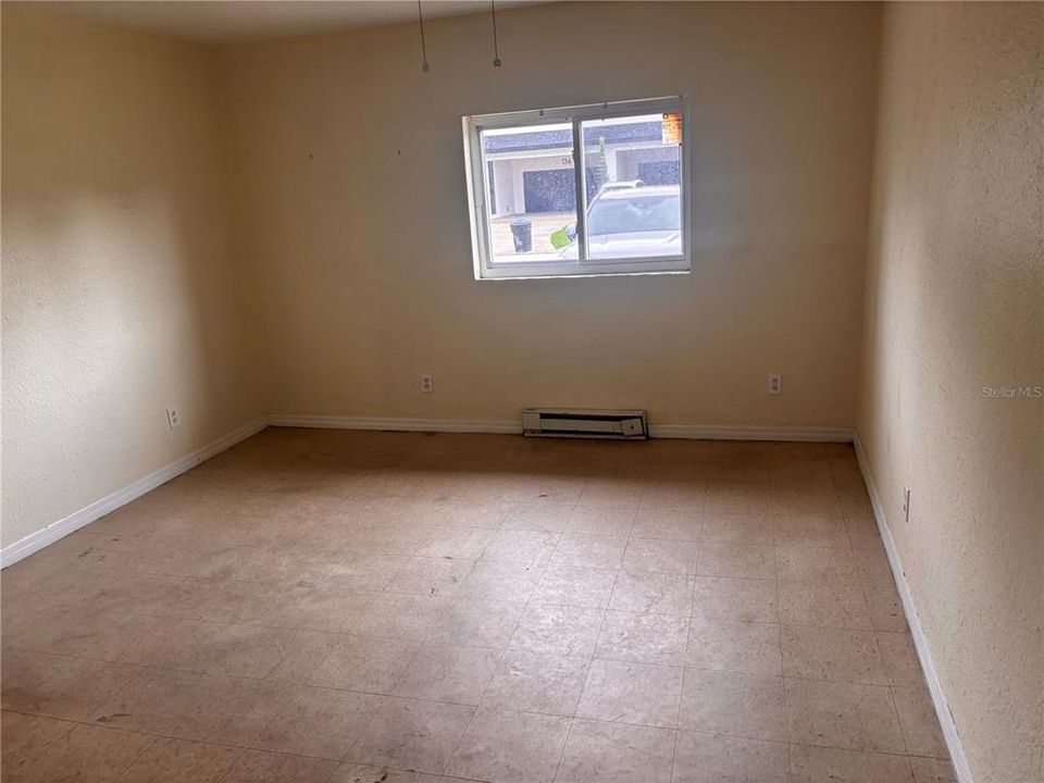 For Rent: $1,890 (3 beds, 1 baths, 1070 Square Feet)