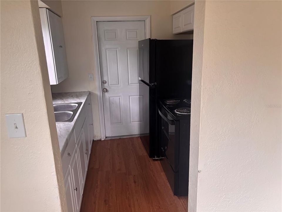 For Rent: $1,890 (3 beds, 1 baths, 1070 Square Feet)