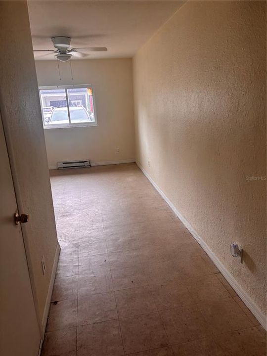 For Rent: $1,890 (3 beds, 1 baths, 1070 Square Feet)