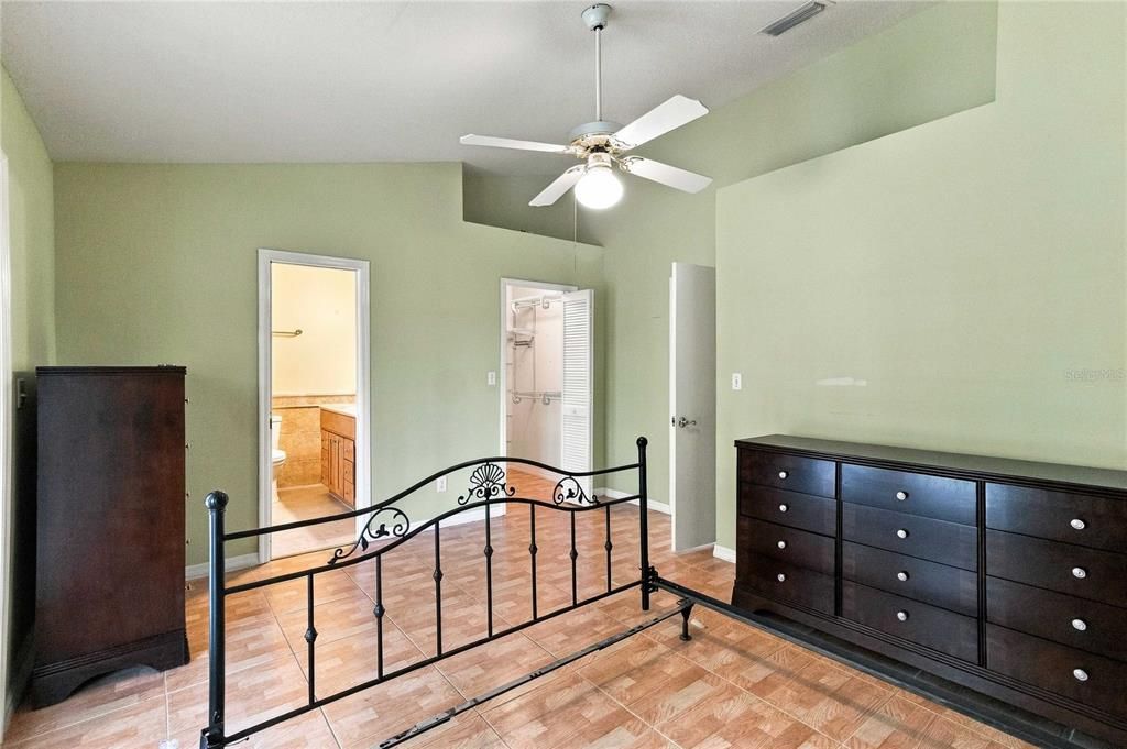 For Sale: $379,900 (3 beds, 2 baths, 1662 Square Feet)