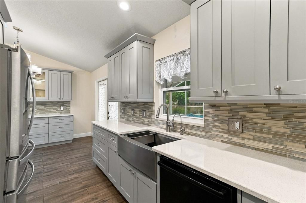 For Sale: $379,900 (3 beds, 2 baths, 1662 Square Feet)