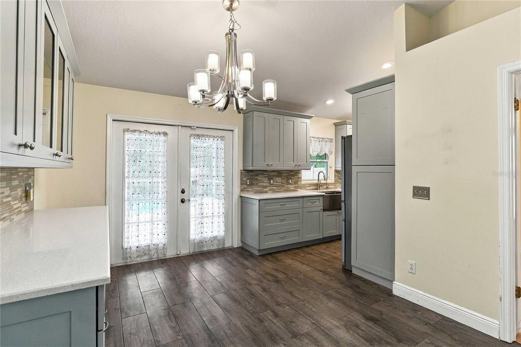 For Sale: $379,900 (3 beds, 2 baths, 1662 Square Feet)