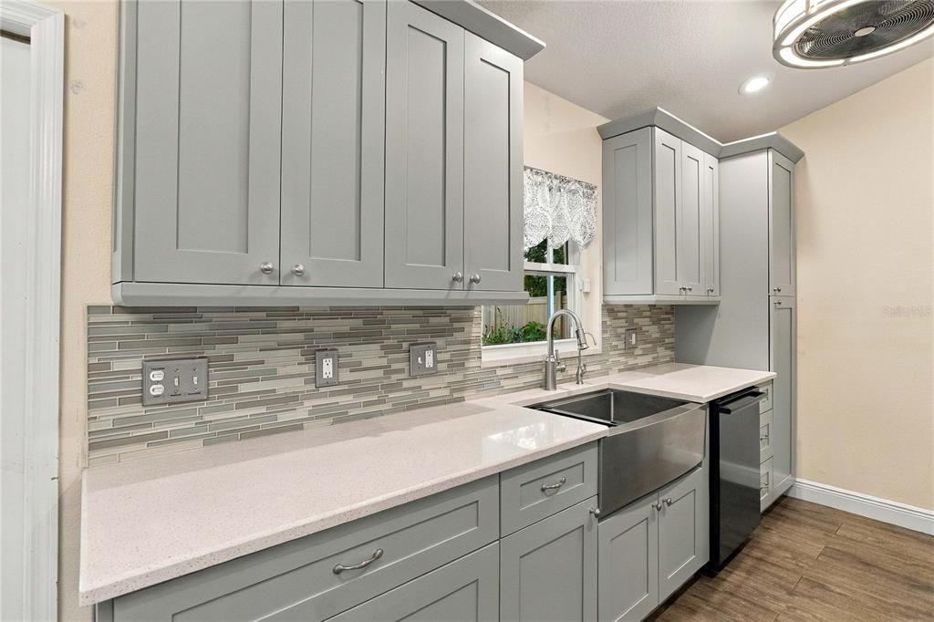 For Sale: $379,900 (3 beds, 2 baths, 1662 Square Feet)