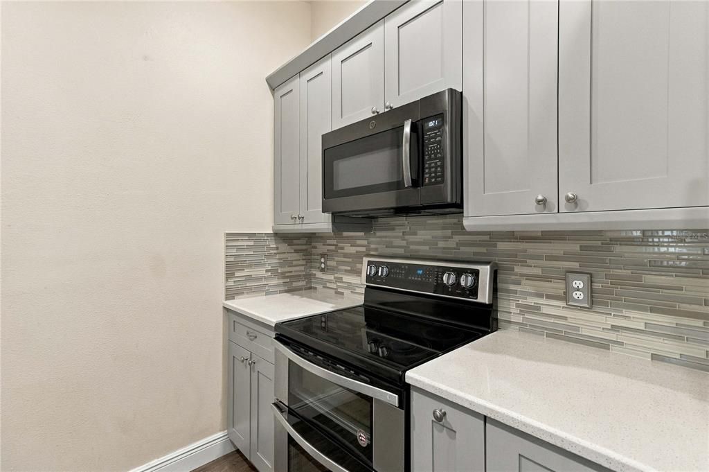 For Sale: $379,900 (3 beds, 2 baths, 1662 Square Feet)