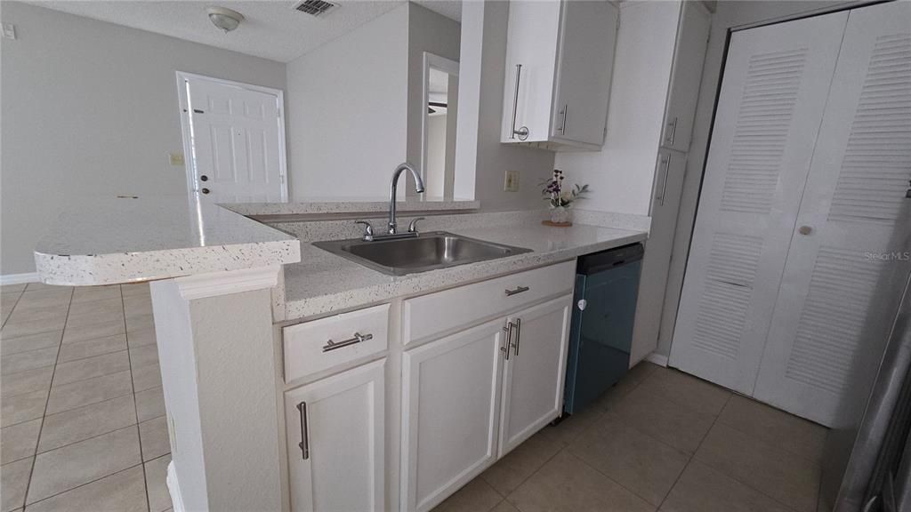 En Venta: $140,000 (2 camas, 2 baños, 829 Pies cuadrados)