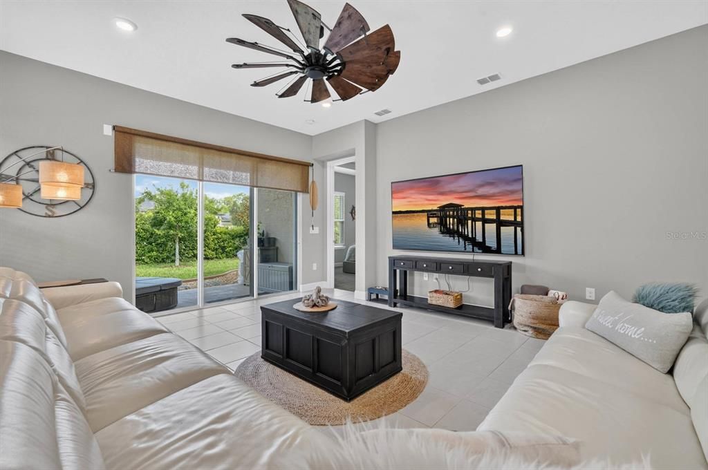 For Sale: $335,000 (2 beds, 2 baths, 1687 Square Feet)