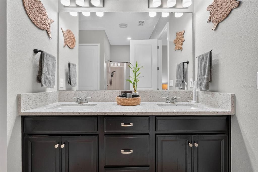For Sale: $335,000 (2 beds, 2 baths, 1687 Square Feet)