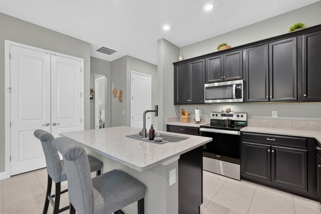 For Sale: $335,000 (2 beds, 2 baths, 1687 Square Feet)