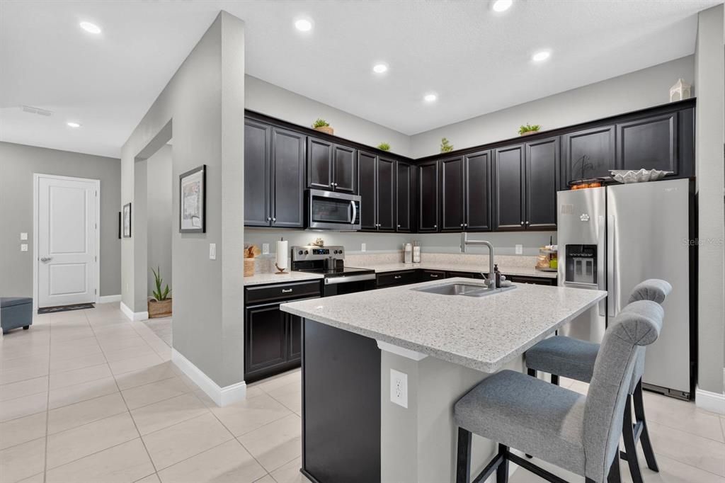 For Sale: $335,000 (2 beds, 2 baths, 1687 Square Feet)
