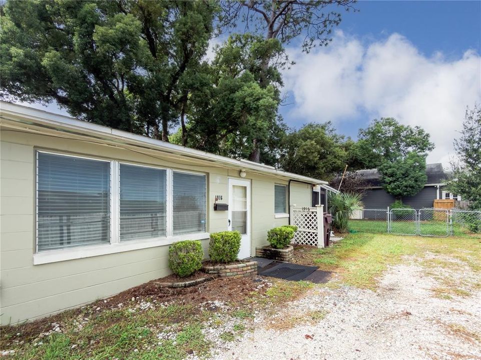 For Rent: $1,795 (2 beds, 1 baths, 900 Square Feet)