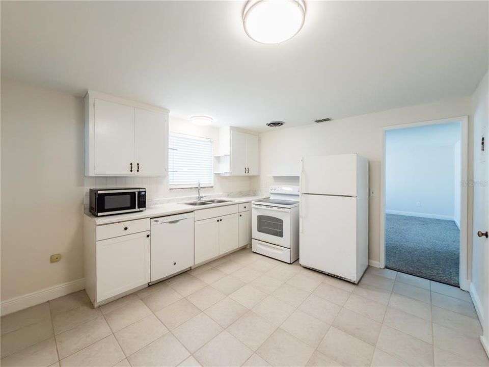 For Rent: $1,795 (2 beds, 1 baths, 900 Square Feet)
