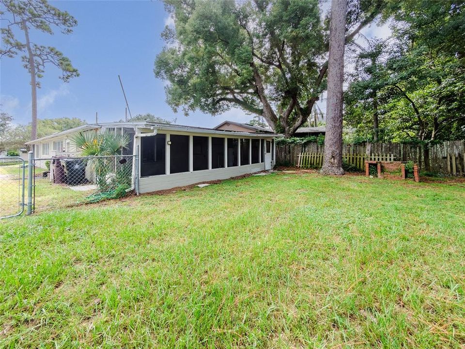 For Rent: $1,795 (2 beds, 1 baths, 900 Square Feet)