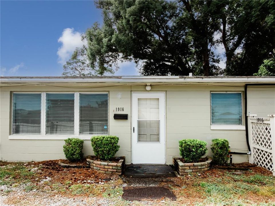 For Rent: $1,795 (2 beds, 1 baths, 900 Square Feet)