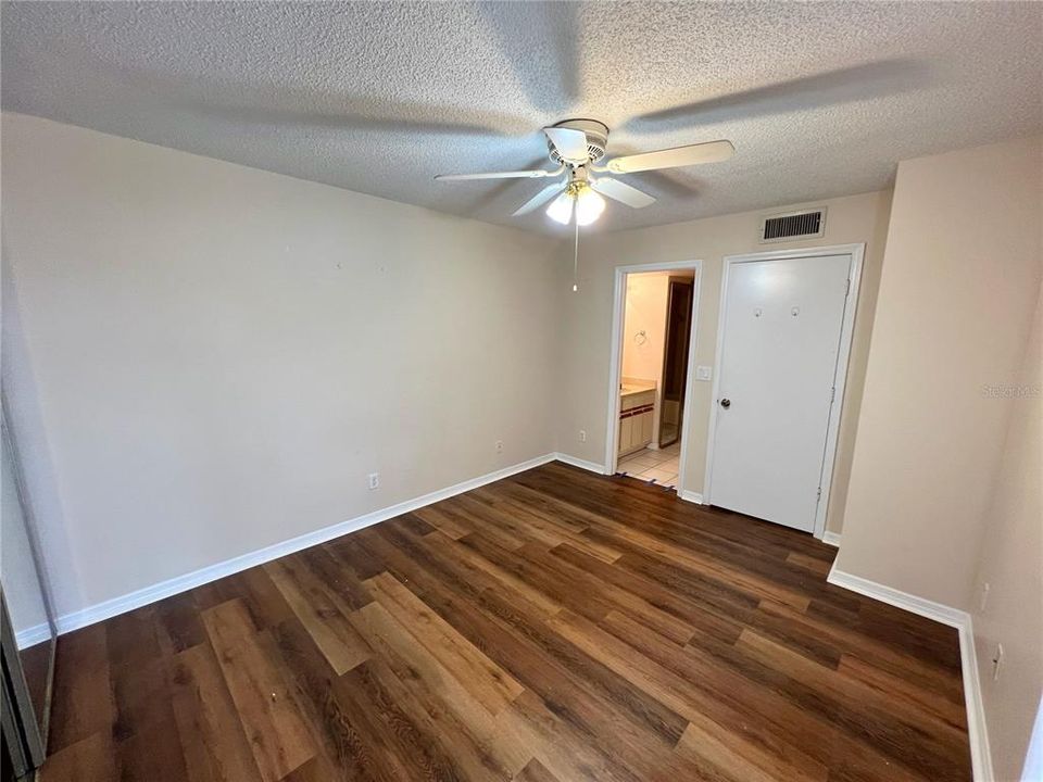 В аренду: $1,700 (2 спален, 2 ванн, 1288 Квадратных фут)