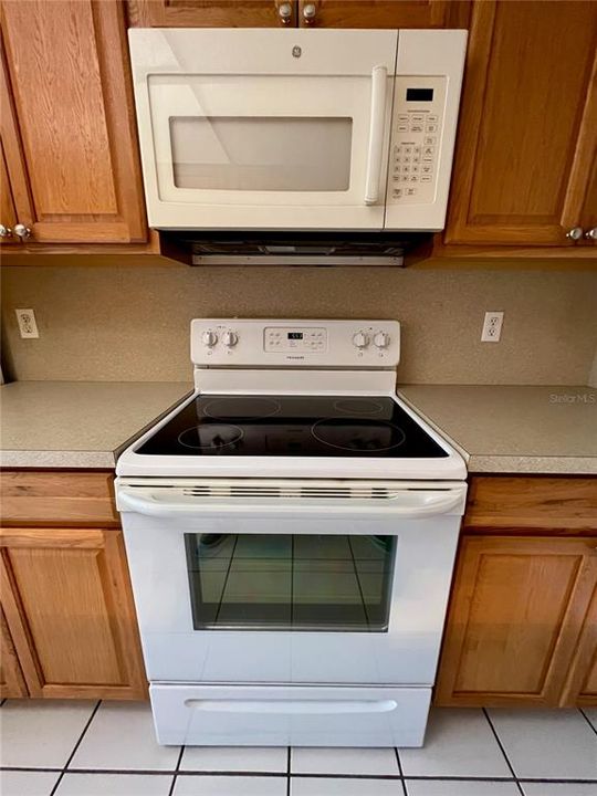 В аренду: $1,700 (2 спален, 2 ванн, 1288 Квадратных фут)