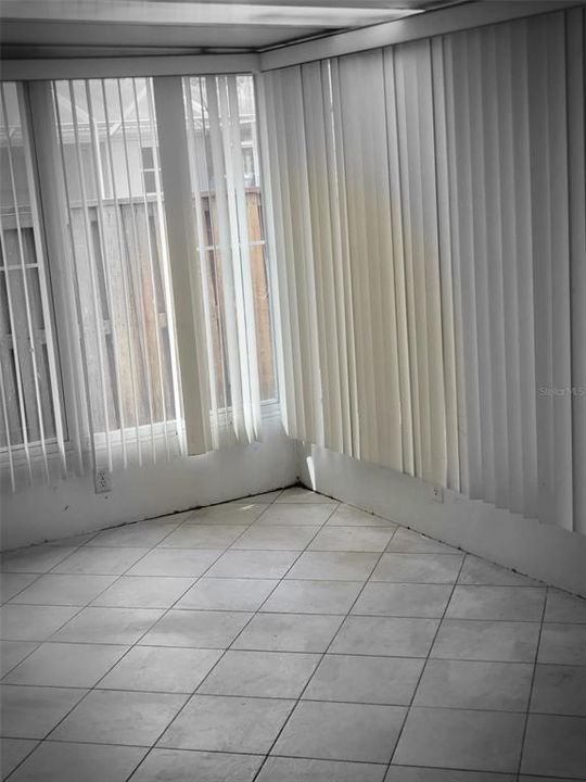 В аренду: $1,700 (2 спален, 2 ванн, 1288 Квадратных фут)