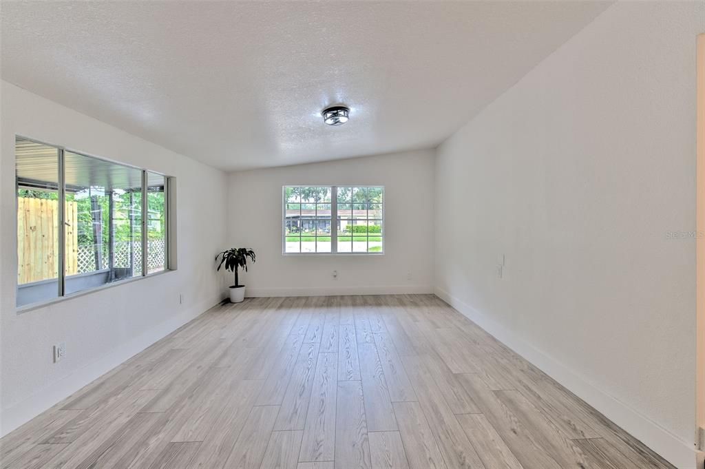 For Sale: $389,900 (3 beds, 2 baths, 1678 Square Feet)