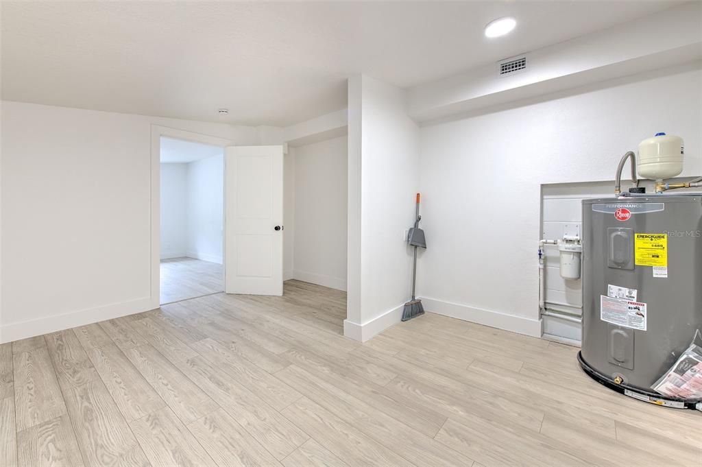 For Sale: $389,900 (3 beds, 2 baths, 1678 Square Feet)