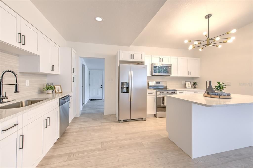 For Sale: $389,900 (3 beds, 2 baths, 1678 Square Feet)