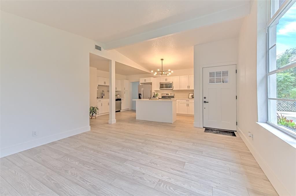 For Sale: $389,900 (3 beds, 2 baths, 1678 Square Feet)