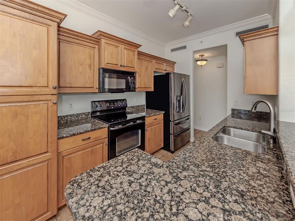 На продажу: $289,900 (2 спален, 2 ванн, 1382 Квадратных фут)