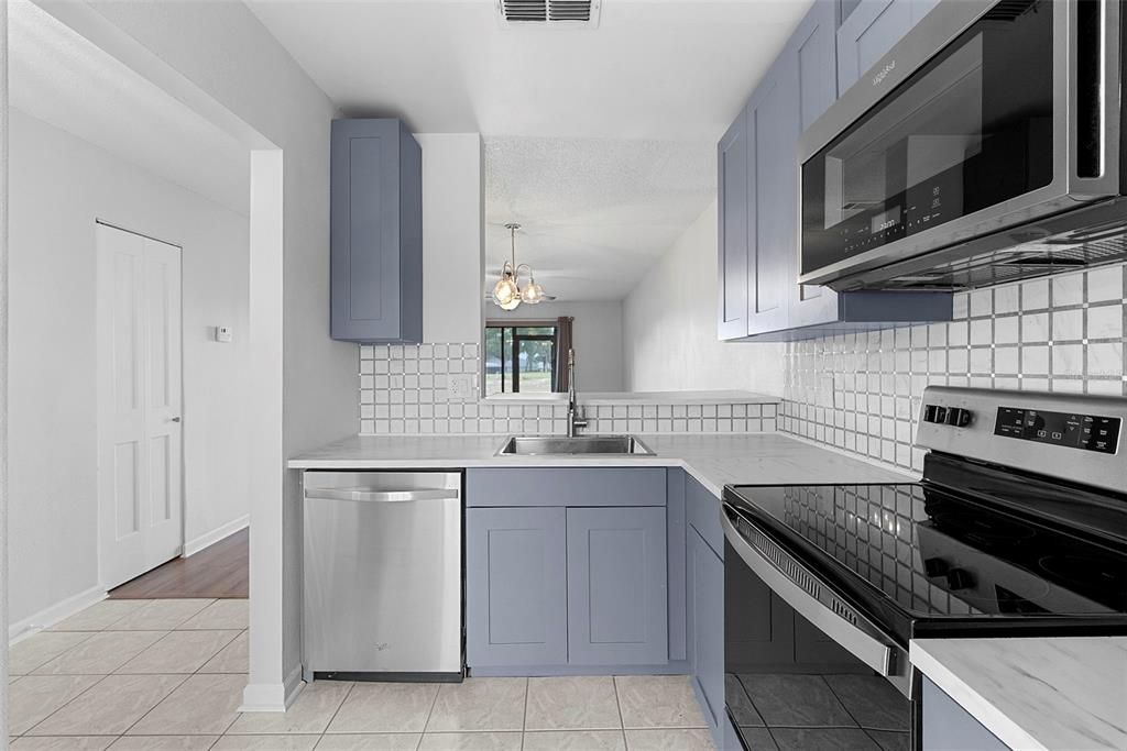 На продажу: $179,900 (2 спален, 1 ванн, 1137 Квадратных фут)