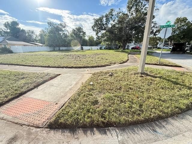 待售: $150,000 (0.22 acres)
