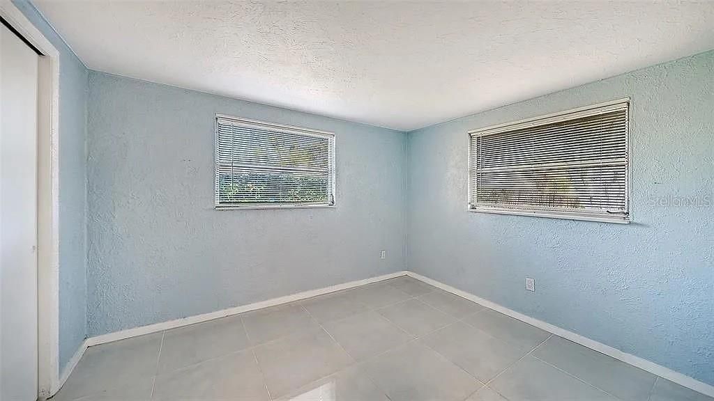 For Sale: $305,000 (2 beds, 1 baths, 810 Square Feet)