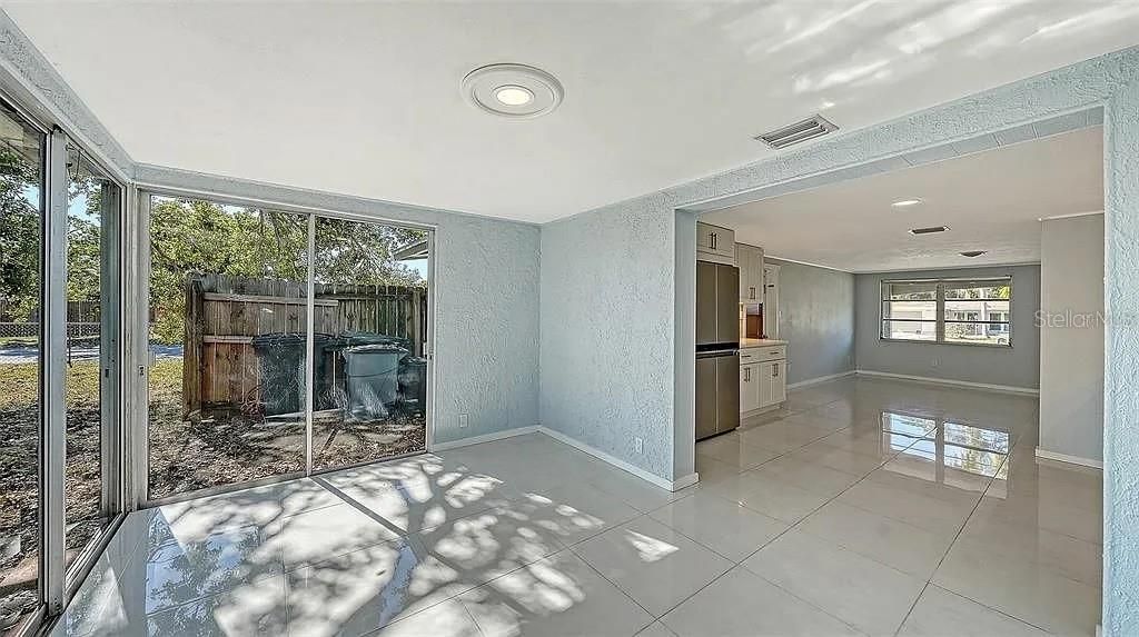 For Sale: $305,000 (2 beds, 1 baths, 810 Square Feet)