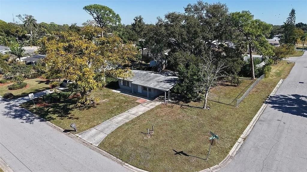 For Sale: $305,000 (2 beds, 1 baths, 810 Square Feet)