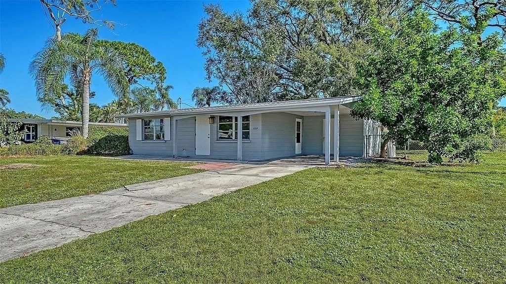 For Sale: $305,000 (2 beds, 1 baths, 810 Square Feet)