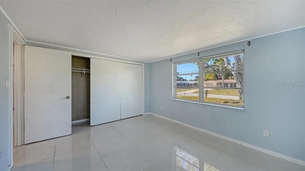 For Sale: $305,000 (2 beds, 1 baths, 810 Square Feet)