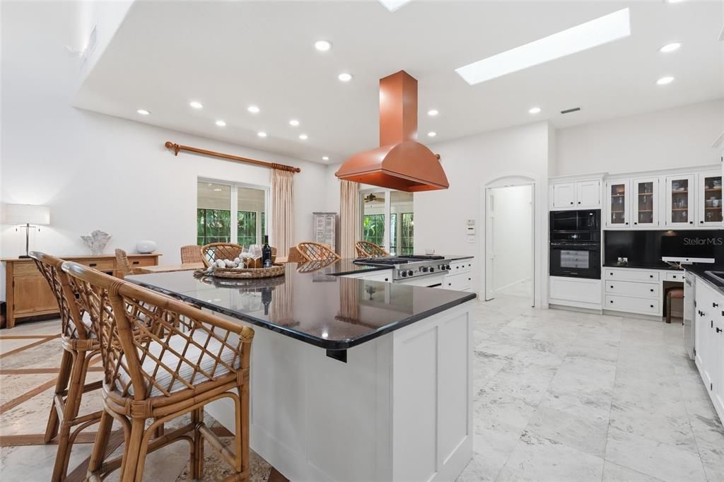 На продажу: $2,999,000 (4 спален, 2 ванн, 3933 Квадратных фут)