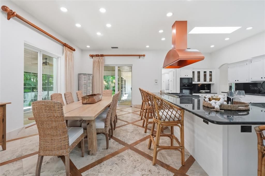 На продажу: $2,999,000 (4 спален, 2 ванн, 3933 Квадратных фут)
