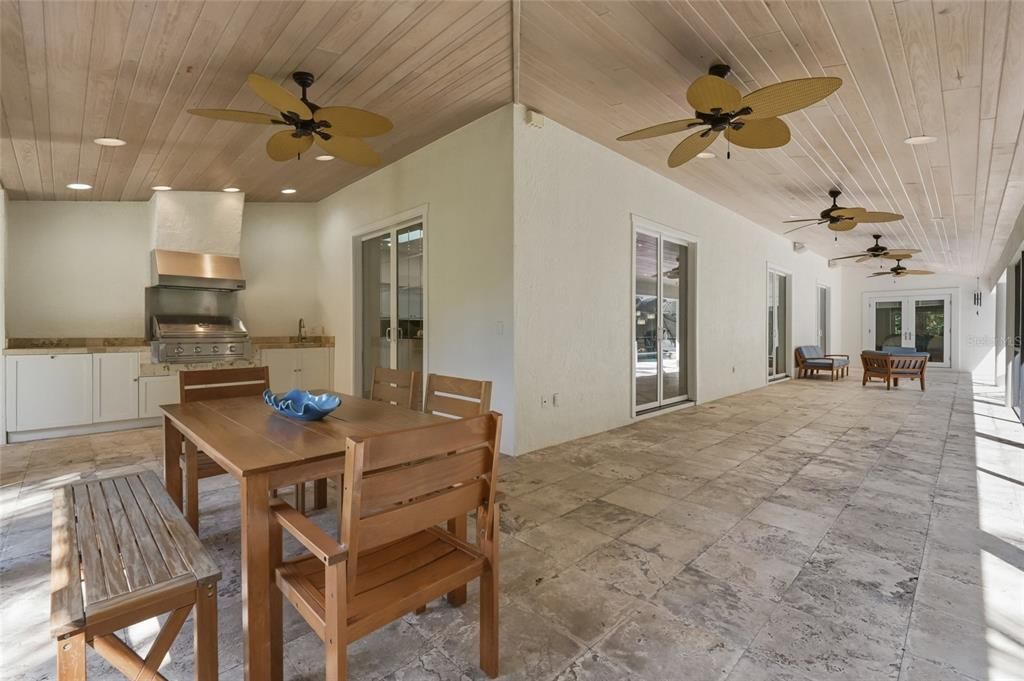 На продажу: $2,999,000 (4 спален, 2 ванн, 3933 Квадратных фут)