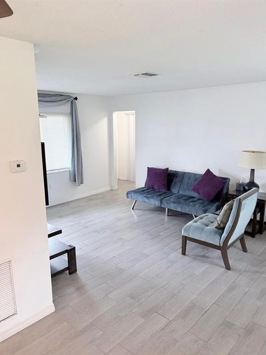 En Venta: $290,000 (2 camas, 1 baños, 940 Pies cuadrados)