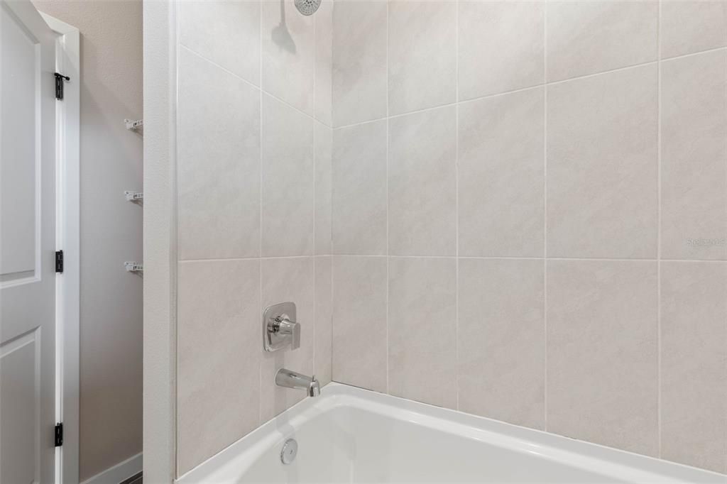 На продажу: $354,900 (4 спален, 2 ванн, 1873 Квадратных фут)