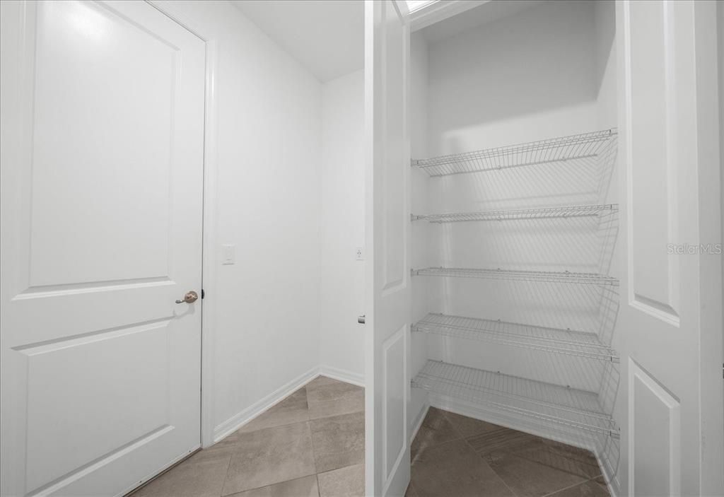 На продажу: $345,000 (2 спален, 2 ванн, 1983 Квадратных фут)