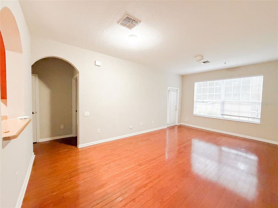 For Rent: $1,650 (2 beds, 2 baths, 1050 Square Feet)