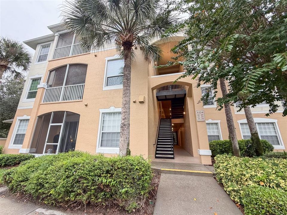 For Rent: $1,650 (2 beds, 2 baths, 1050 Square Feet)