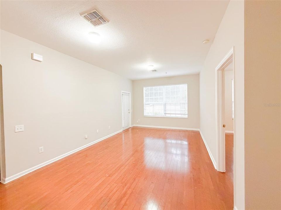 For Rent: $1,650 (2 beds, 2 baths, 1050 Square Feet)